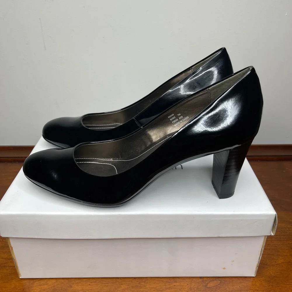 Calvin Klein Babe Black Patent Leather Round Toe Block High Heel Pumps Womens 7M